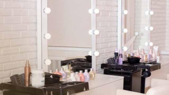 خيارات الإضاءة لصالون التجميل في دبي