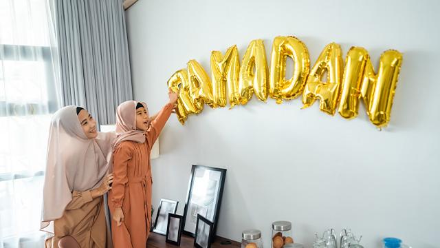Ramadan decoration using balloons